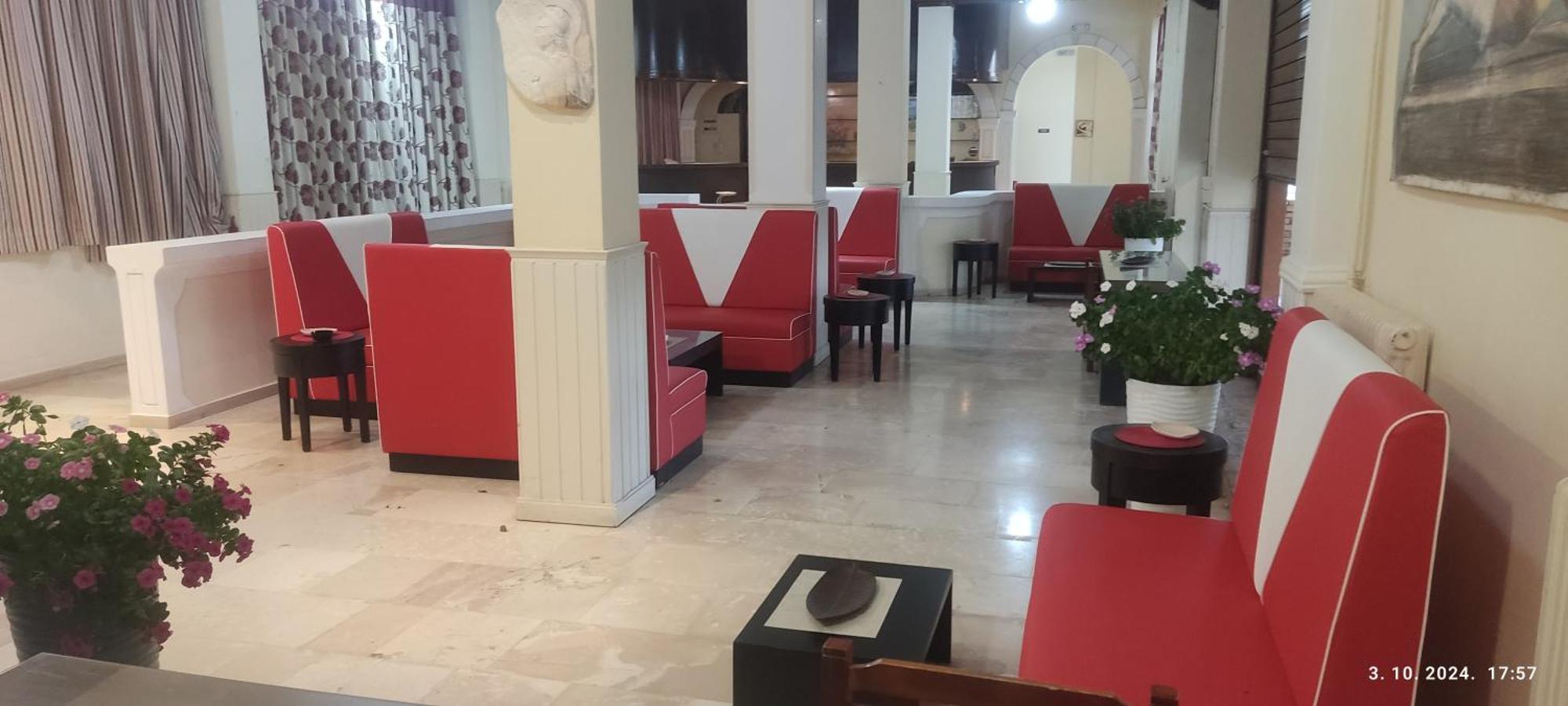 Pantheon Hall Hotel Mesongí Eksteriør bilde